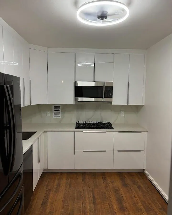 Renovated kitchen with quartz countertops in Marrero